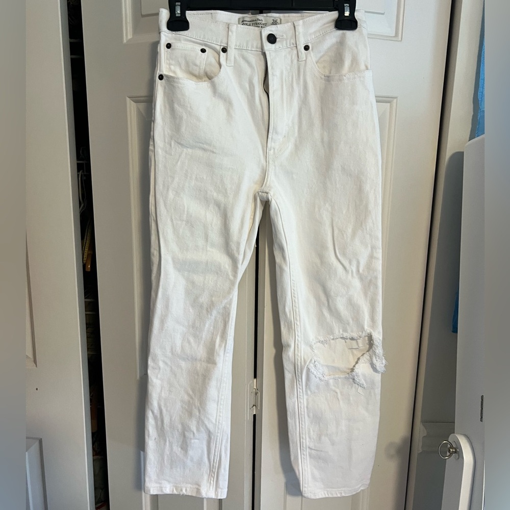 Abercrombie & Fitch White Straight Jeans with Distressed Knee